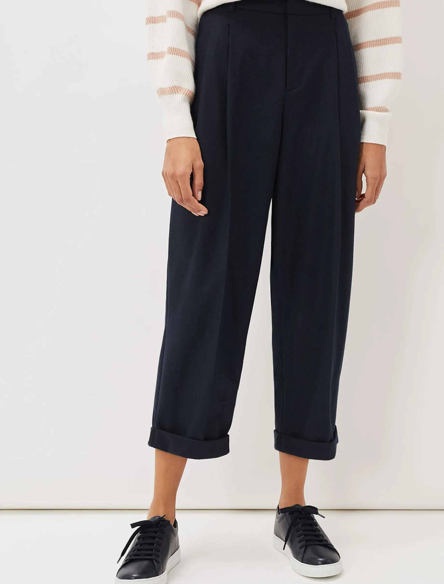 Trousers & Shorts^Phase Eight Odette Pleated Crop Trousers Navy