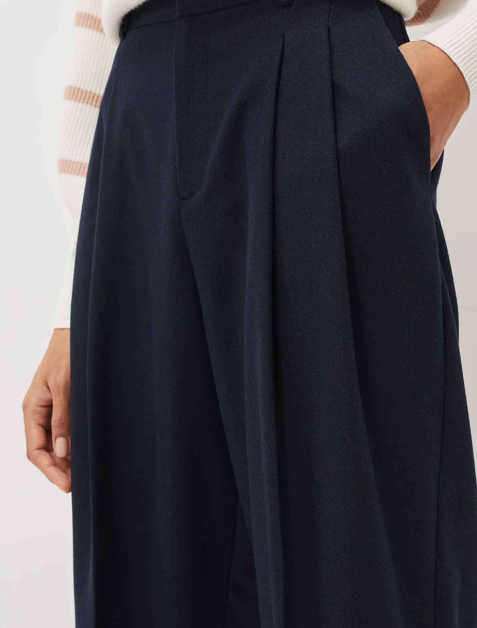 Trousers & Shorts^Phase Eight Odette Pleated Crop Trousers Navy