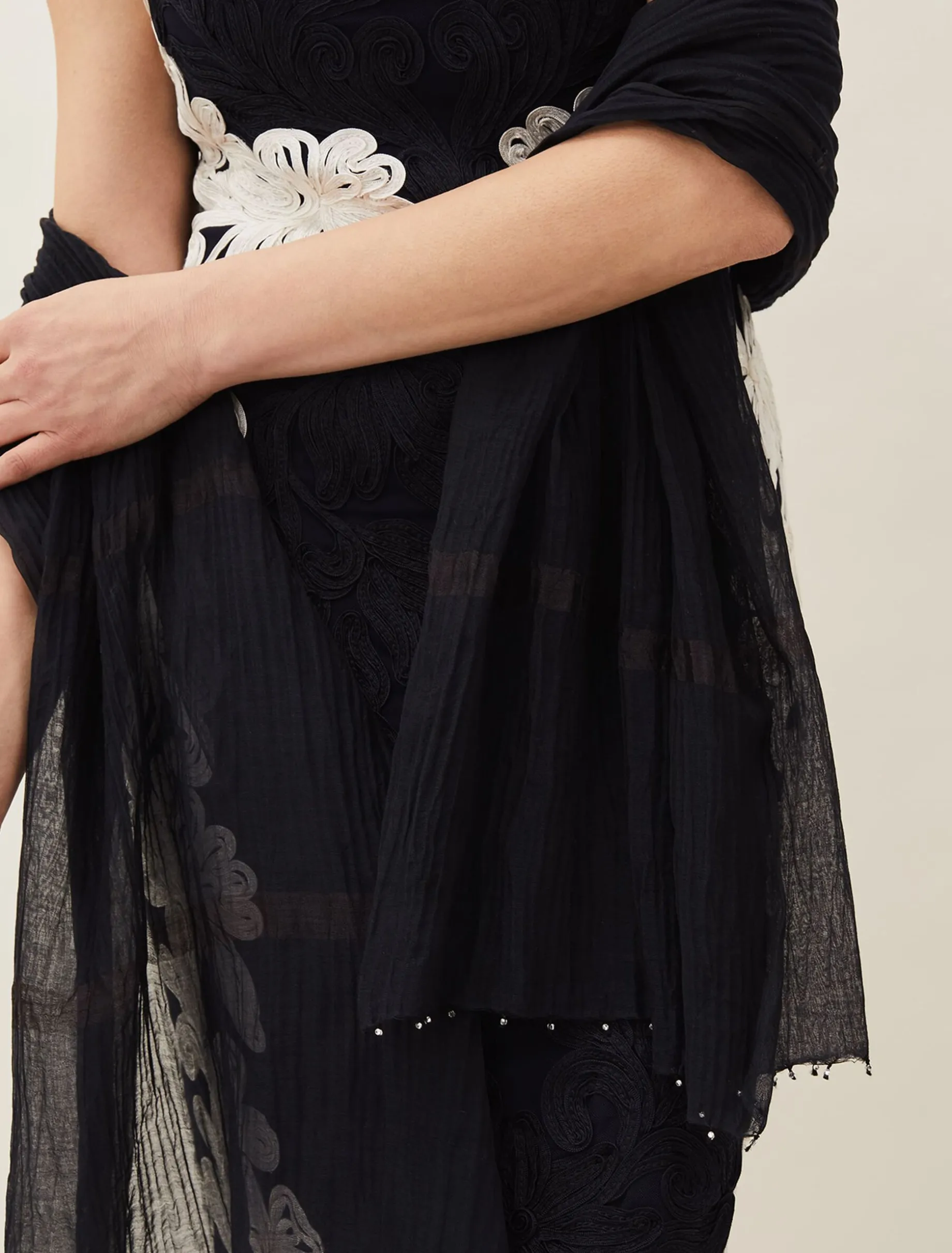 Scarves & Ponchos^Phase Eight Terri Sparkle Hem Scarf Navy